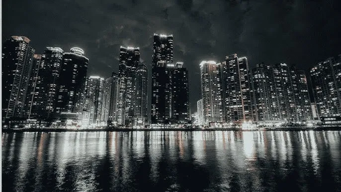 老狼电影院 - 城市之光：霓虹背后的人间烟火